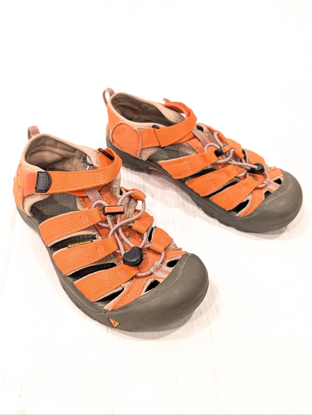 KEEN Newport Big Kids Closed Toe Orange Outdoor Sandals Water Shoes Size 5 Youth